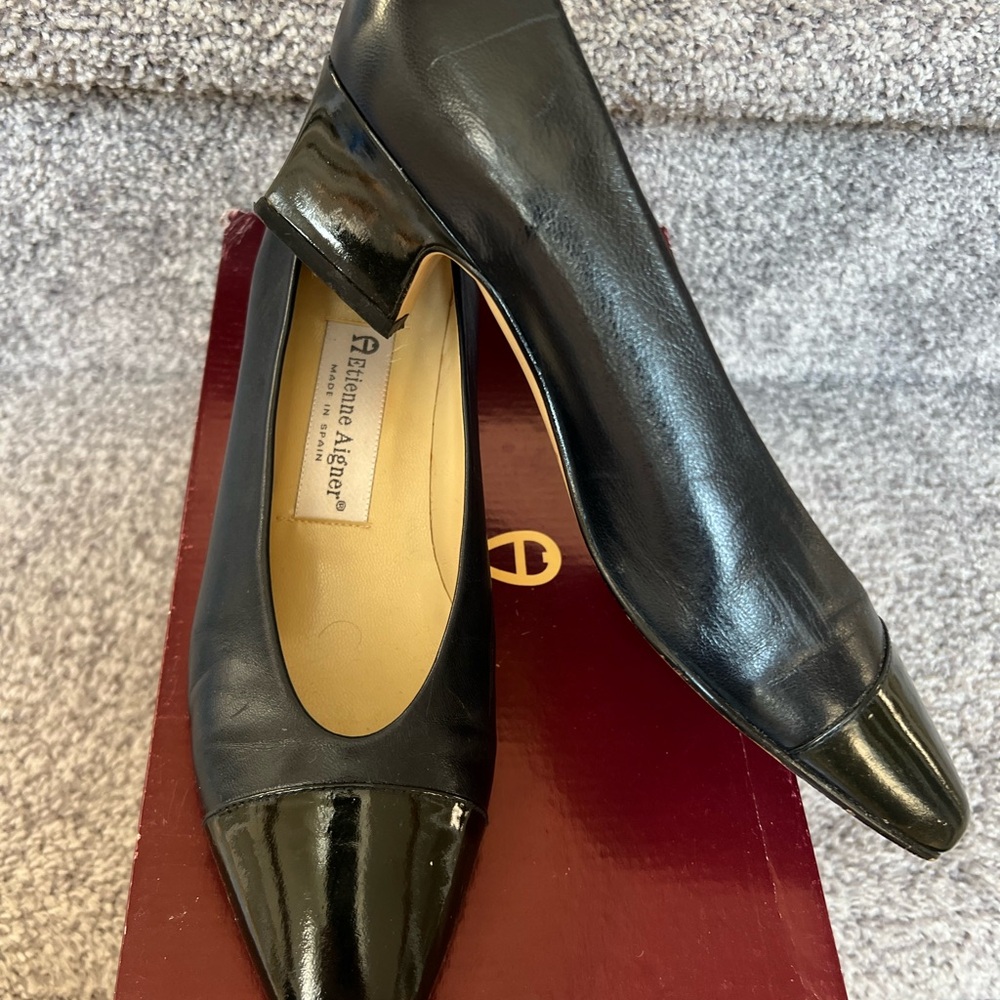 Etienne Aigner Ann Marie Navy/Black Patent Leather Heels Sz 6.5M